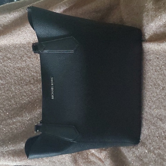 Michael Kors Tote 🤑 - Picture 2 of 6